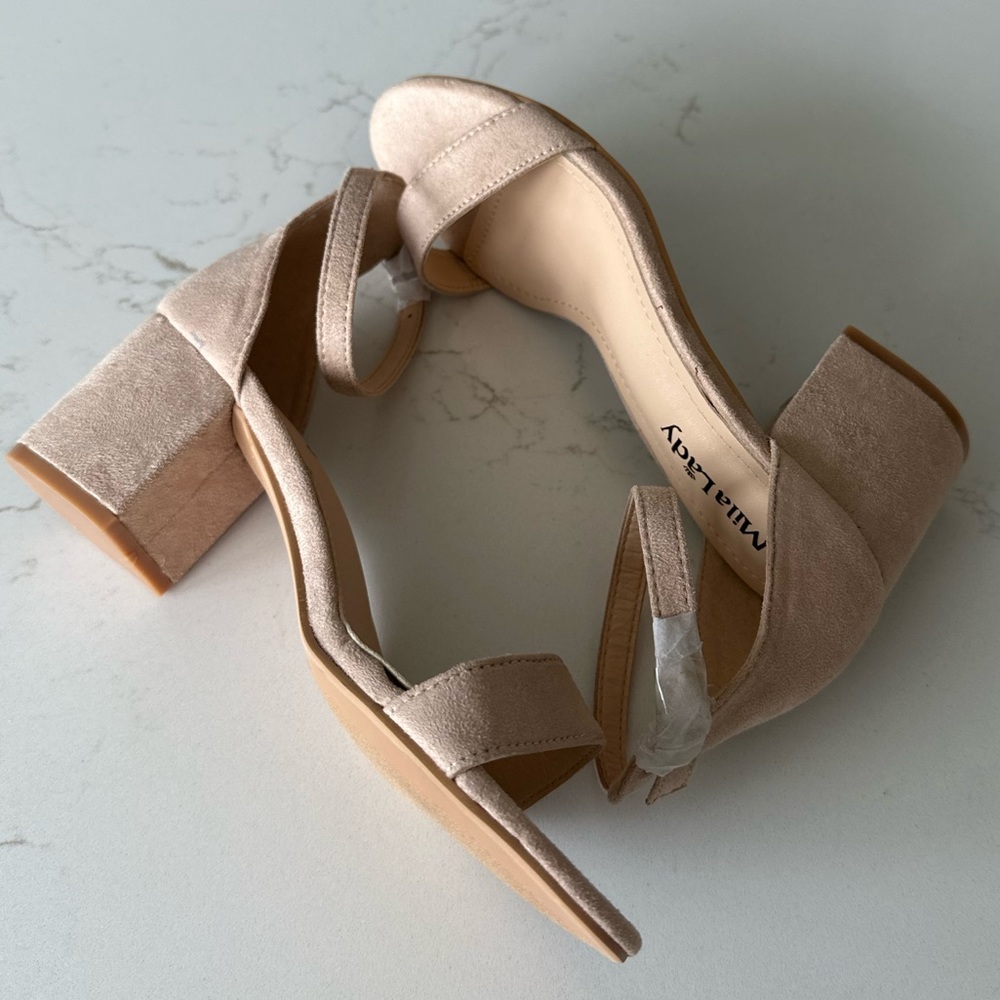 BRAND NEW beige high heels